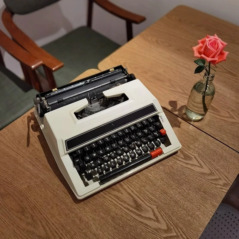 Macchina da Scrivere Bianca In - Power Tools English recensione e prezzo
