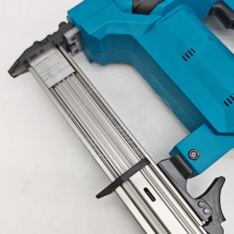 Chiodatrice a Batteria F30 con - Nail Gun Brad recensione e prezzo